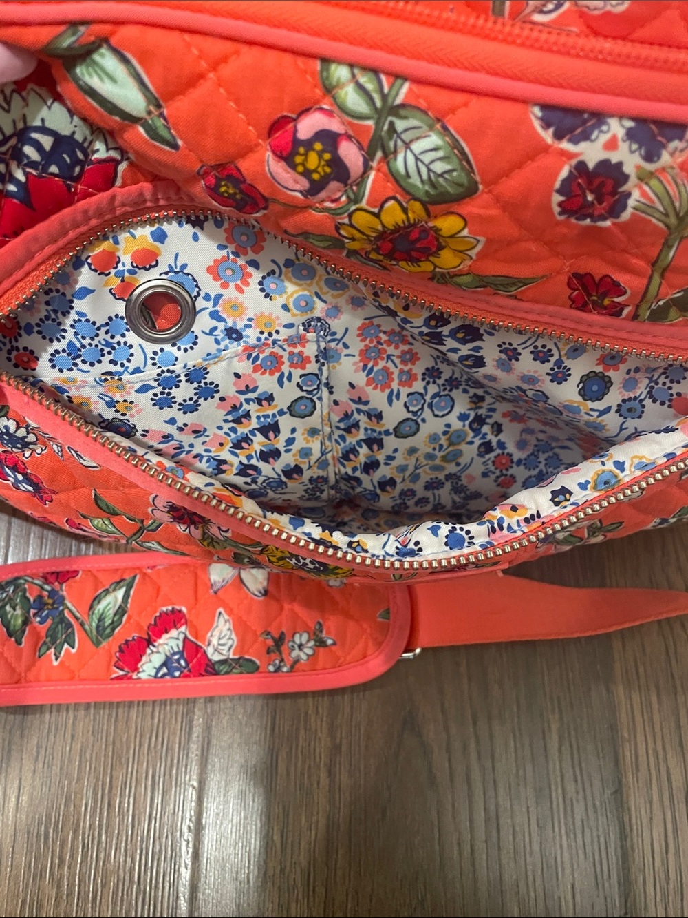 Vera Bradley Coral Floral Quilted Travel Tote w Trolley Strap - Picture 10 of 14